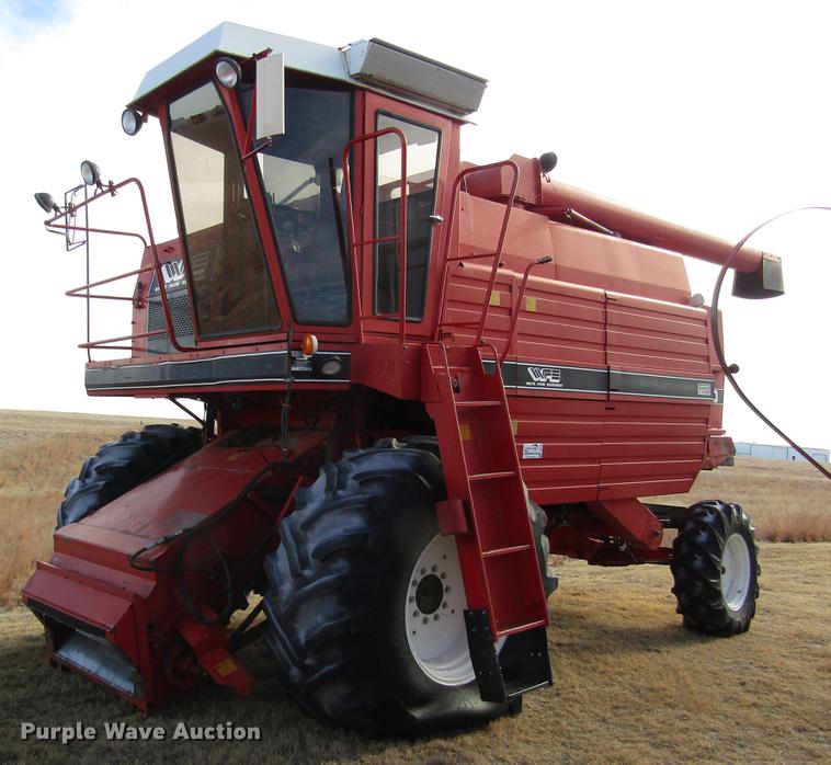 image for item DD8688 1984 White 8920 combine