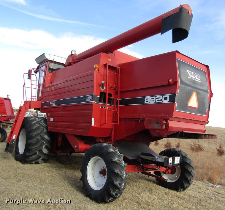 image for item DD8688 1984 White 8920 combine