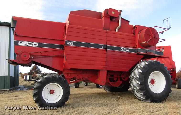 image for item DD8688 1984 White 8920 combine