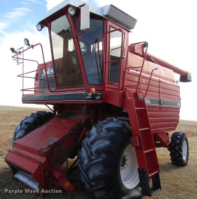 image for item DD8688 1984 White 8920 combine