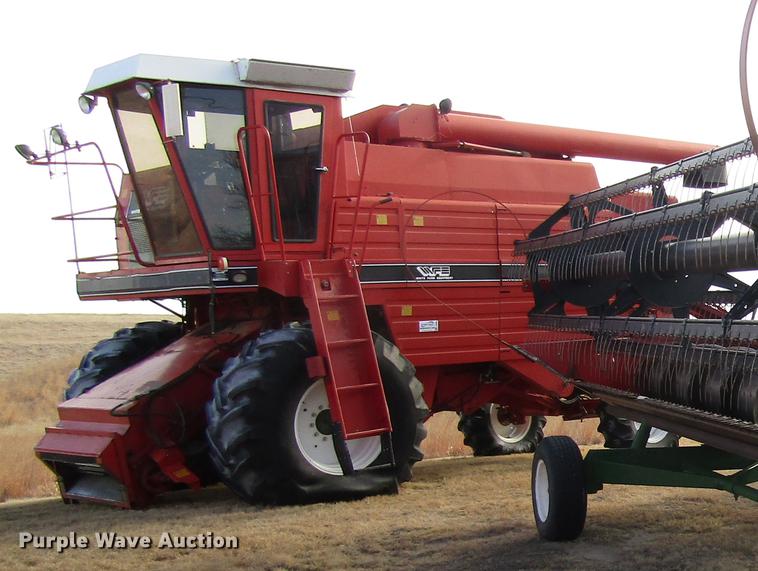 image for item DD8688 1984 White 8920 combine