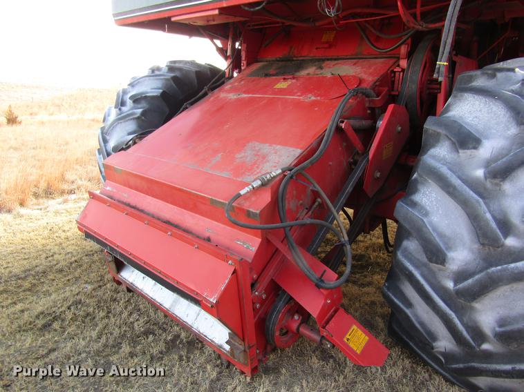 image for item DD8688 1984 White 8920 combine