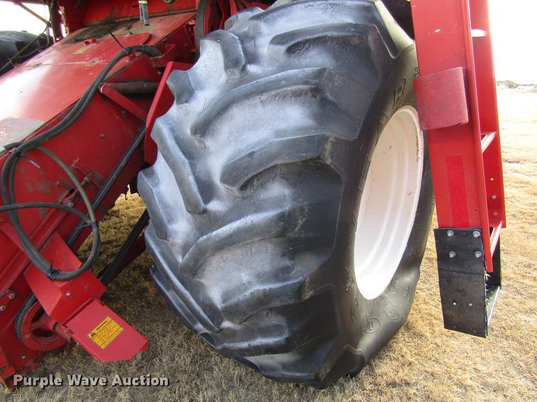 image for item DD8688 1984 White 8920 combine