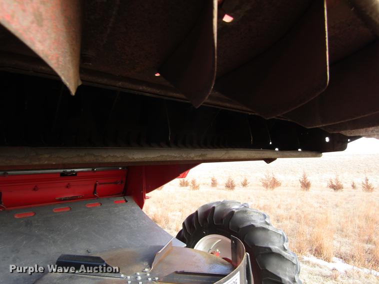 image for item DD8688 1984 White 8920 combine