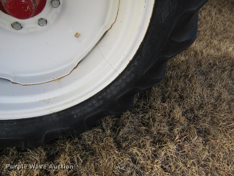 image for item DD8688 1984 White 8920 combine