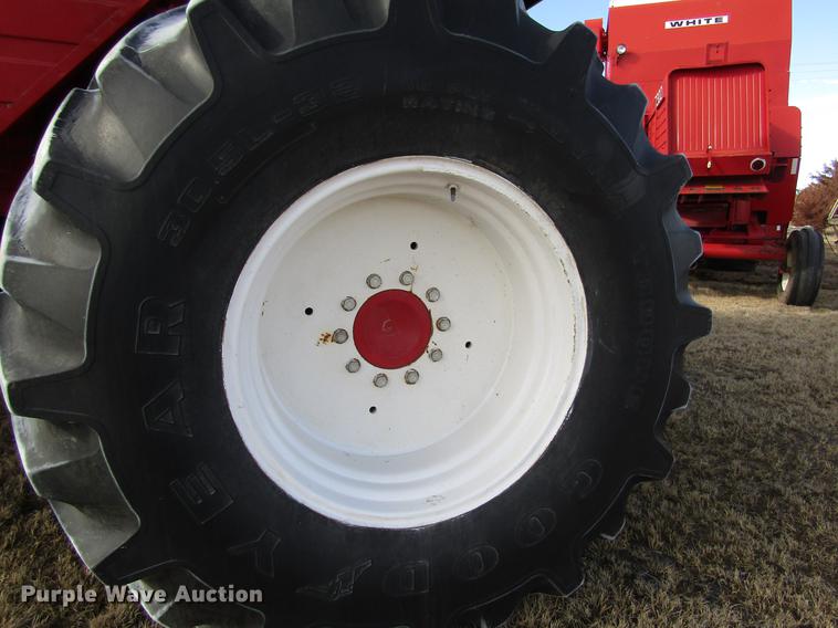 image for item DD8688 1984 White 8920 combine