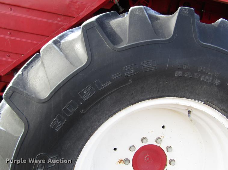 image for item DD8688 1984 White 8920 combine