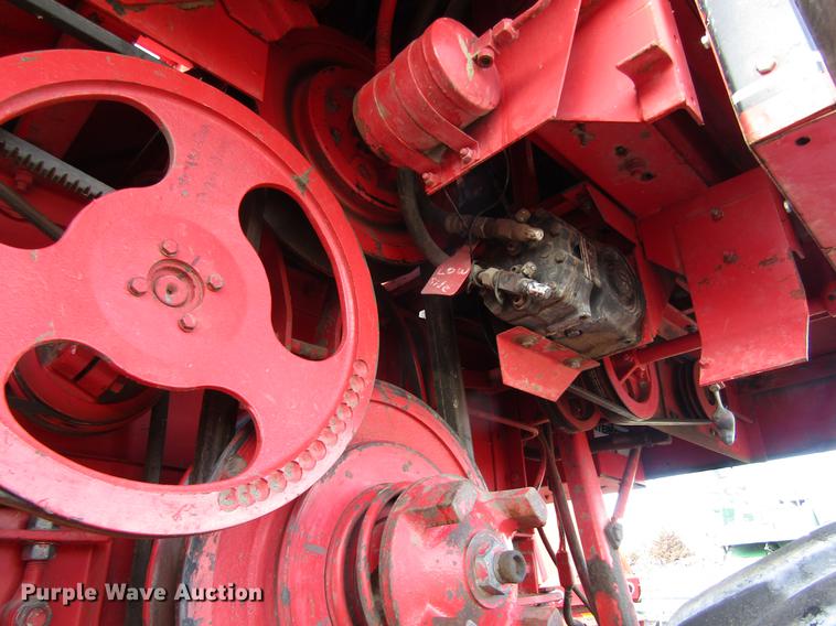 image for item DD8688 1984 White 8920 combine