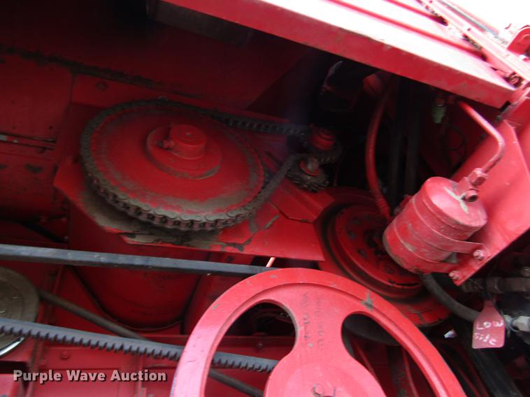 image for item DD8688 1984 White 8920 combine