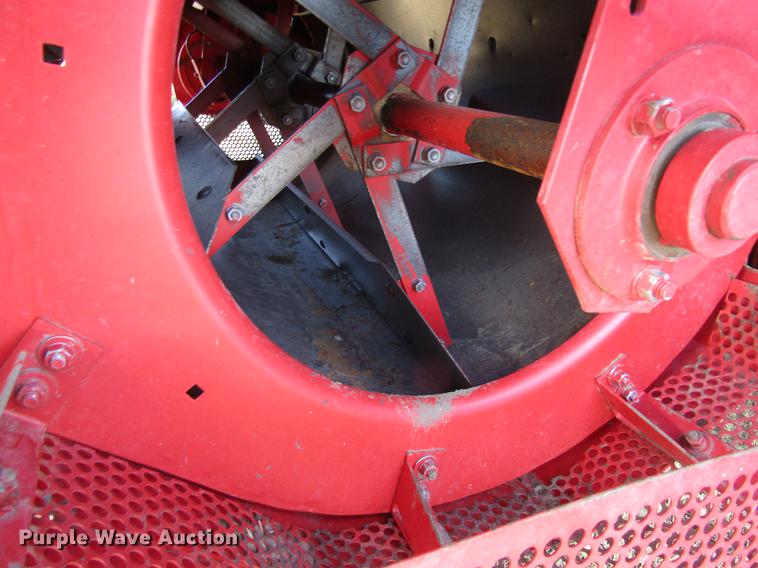 image for item DD8688 1984 White 8920 combine