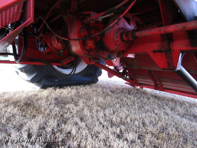 image for item DD8688 1984 White 8920 combine