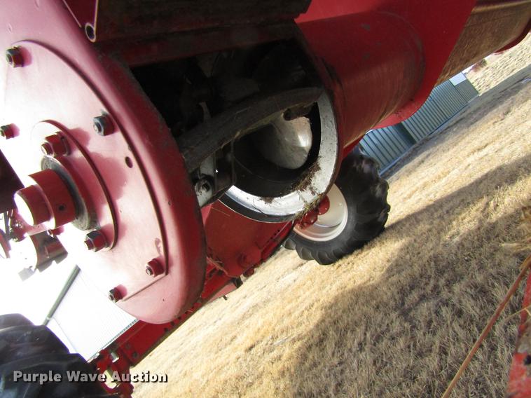 image for item DD8688 1984 White 8920 combine