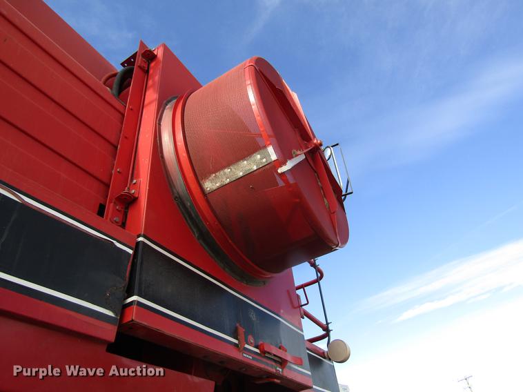 image for item DD8688 1984 White 8920 combine