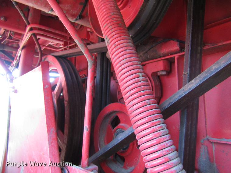 image for item DD8688 1984 White 8920 combine