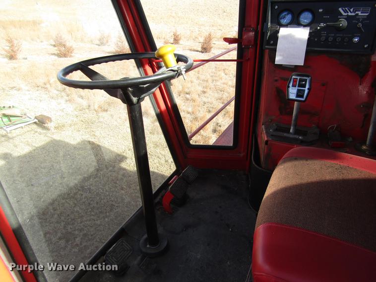 image for item DD8688 1984 White 8920 combine