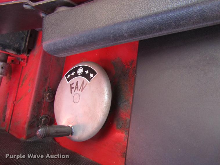 image for item DD8688 1984 White 8920 combine