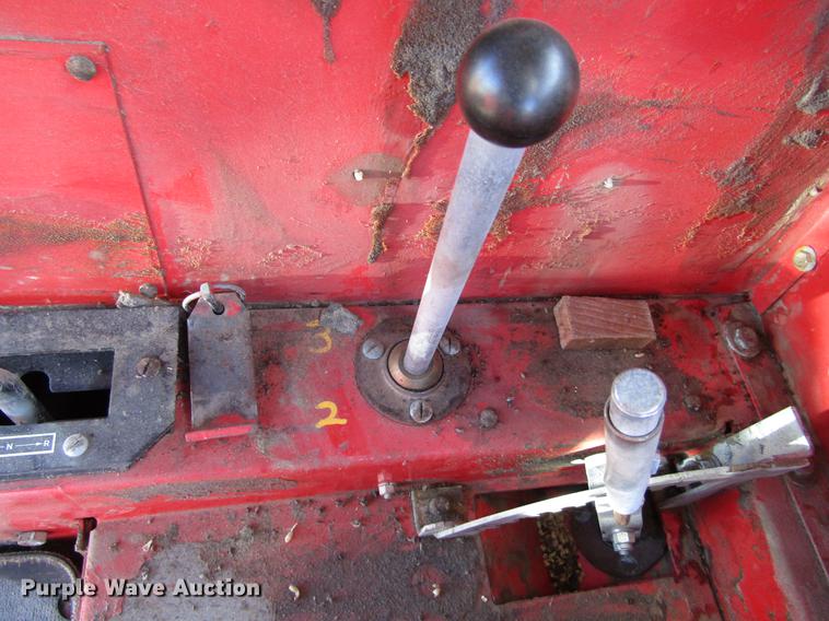 image for item DD8688 1984 White 8920 combine