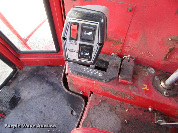 image for item DD8688 1984 White 8920 combine