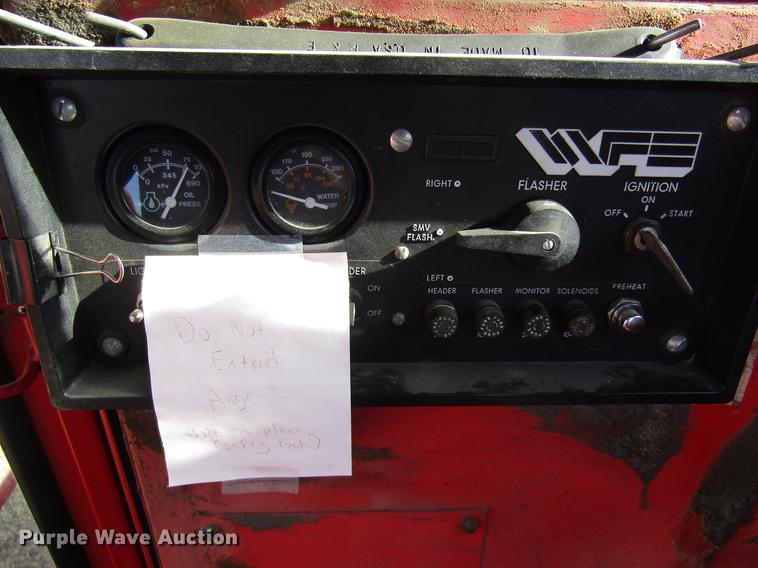 image for item DD8688 1984 White 8920 combine