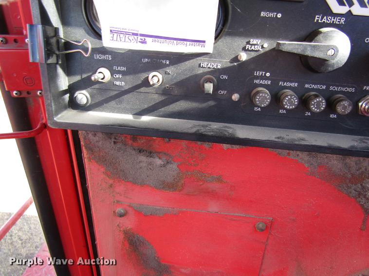 image for item DD8688 1984 White 8920 combine