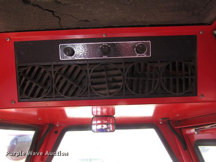 image for item DD8688 1984 White 8920 combine