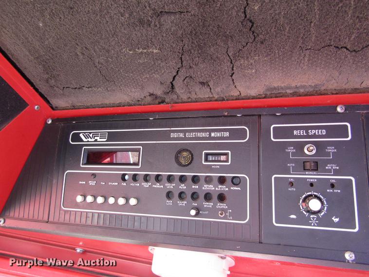 image for item DD8688 1984 White 8920 combine