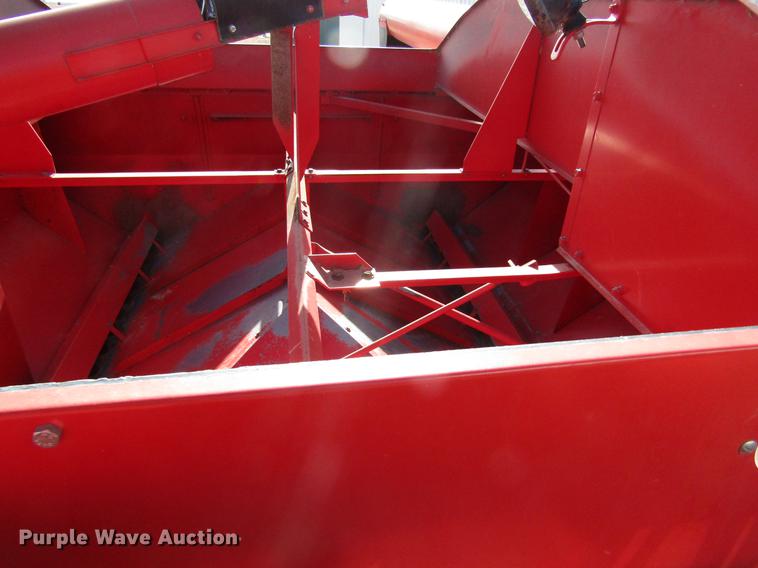 image for item DD8688 1984 White 8920 combine