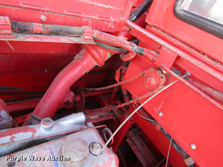 image for item DD8688 1984 White 8920 combine