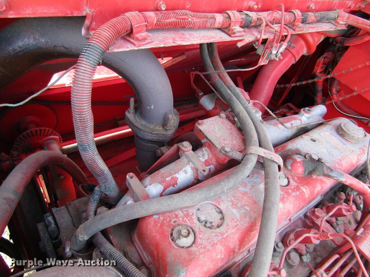 image for item DD8688 1984 White 8920 combine