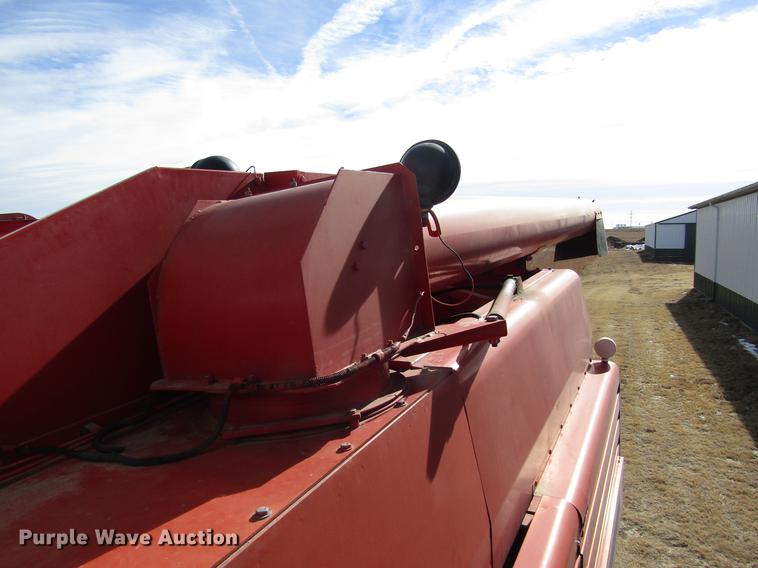 image for item DD8688 1984 White 8920 combine