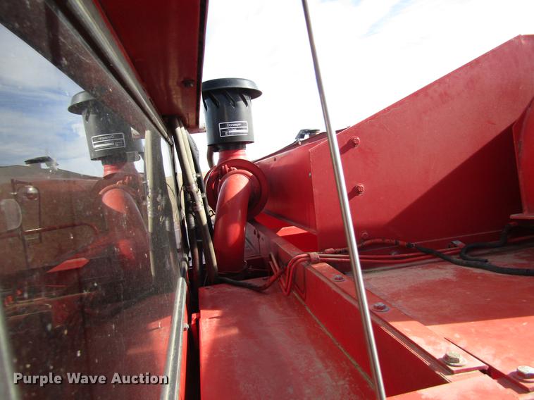 image for item DD8688 1984 White 8920 combine