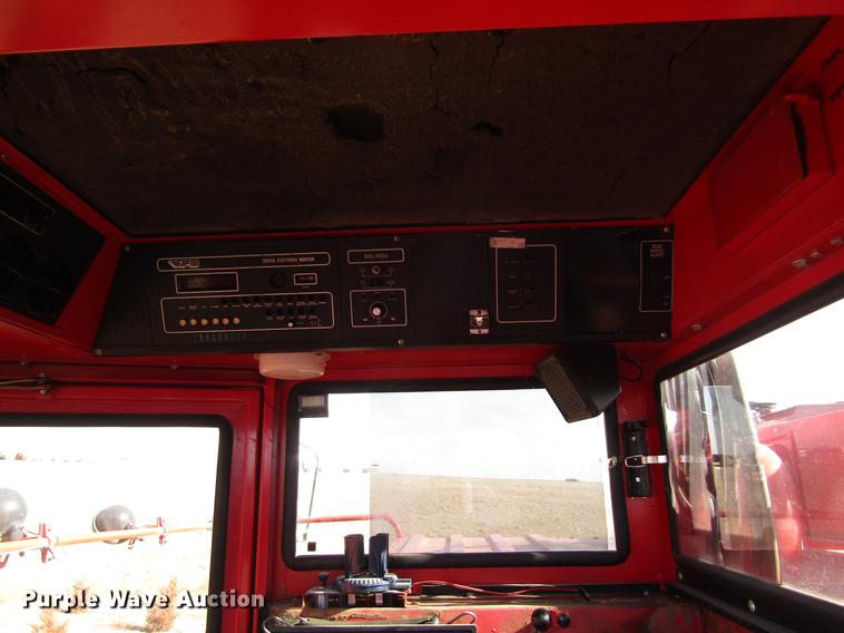 image for item DD8688 1984 White 8920 combine