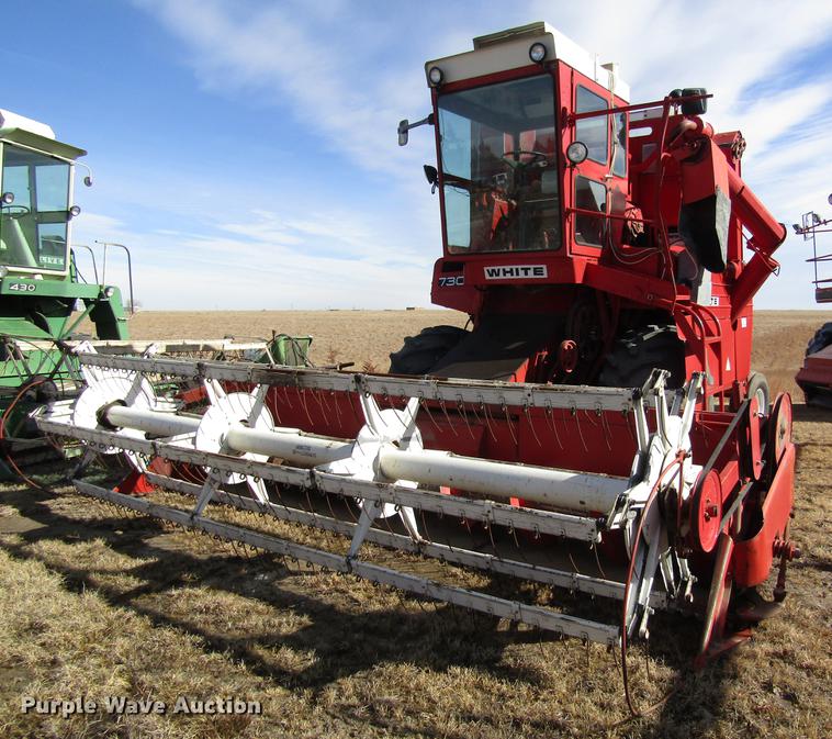 image for item DD8689 1974 White 7300 combine