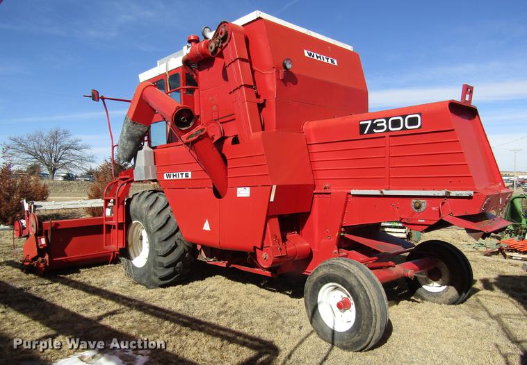 image for item DD8689 1974 White 7300 combine