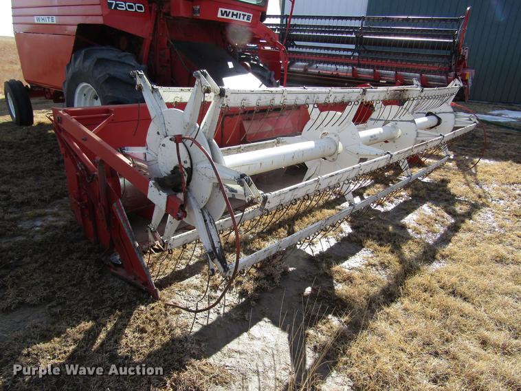 image for item DD8689 1974 White 7300 combine