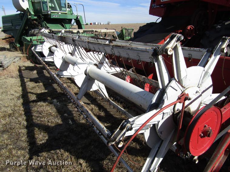 image for item DD8689 1974 White 7300 combine