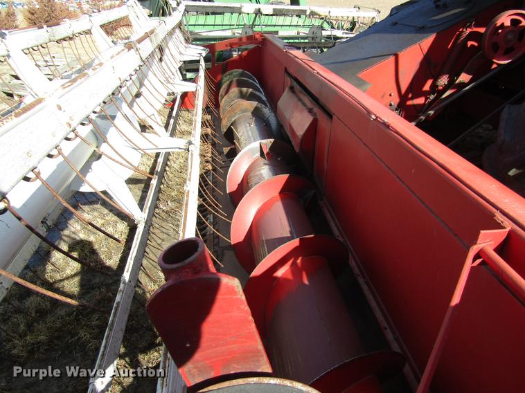 image for item DD8689 1974 White 7300 combine