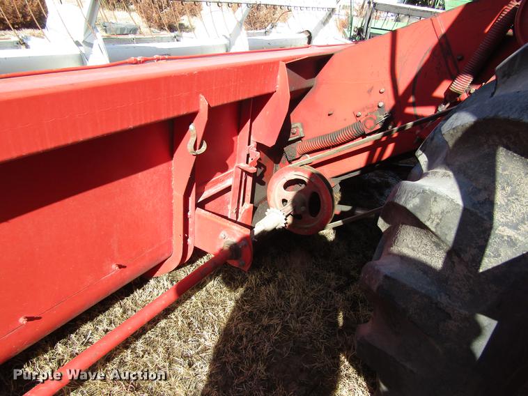 image for item DD8689 1974 White 7300 combine