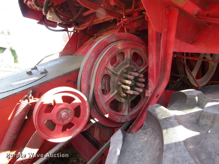 image for item DD8689 1974 White 7300 combine