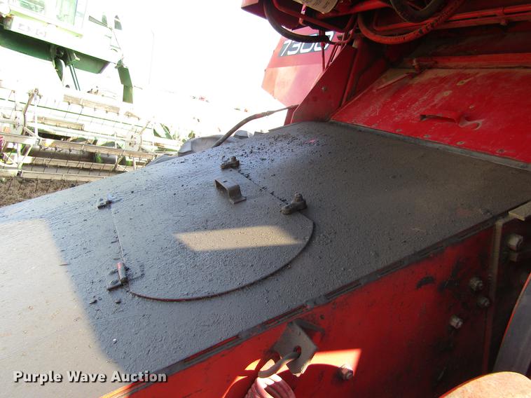 image for item DD8689 1974 White 7300 combine