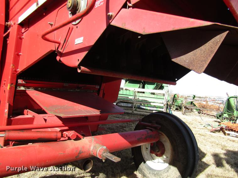 image for item DD8689 1974 White 7300 combine