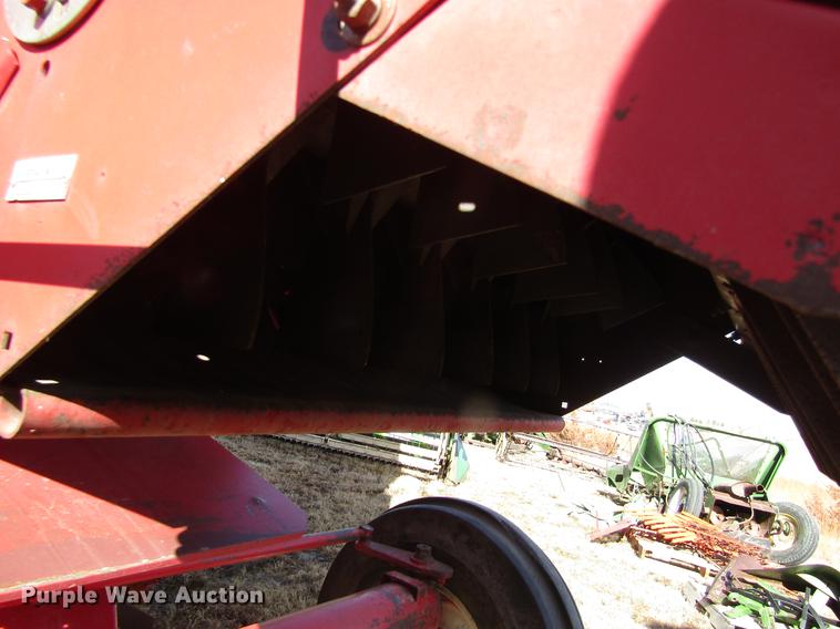 image for item DD8689 1974 White 7300 combine