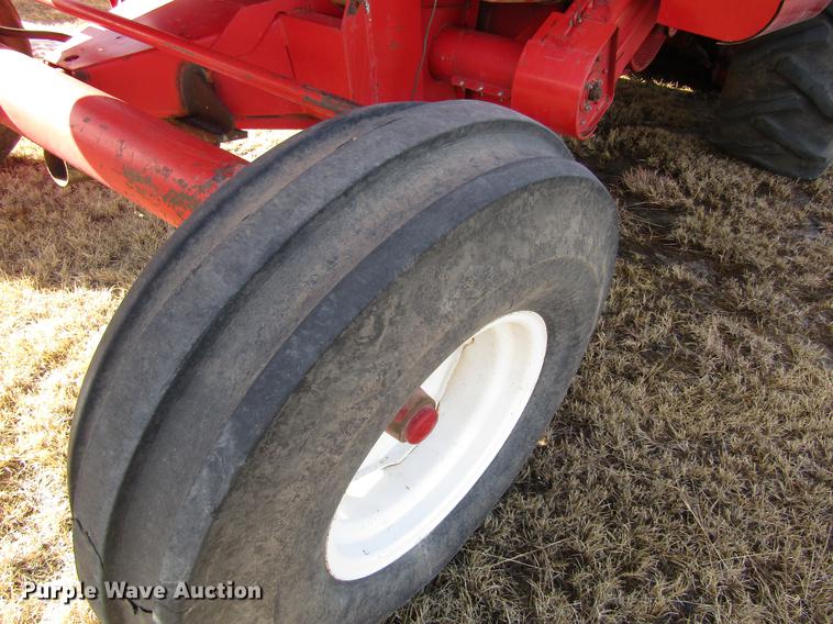 image for item DD8689 1974 White 7300 combine