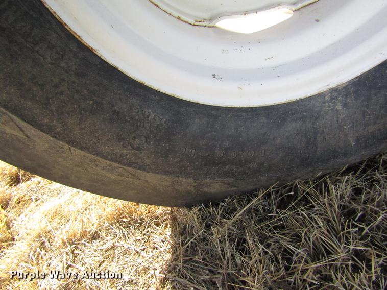 image for item DD8689 1974 White 7300 combine