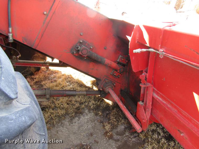 image for item DD8689 1974 White 7300 combine