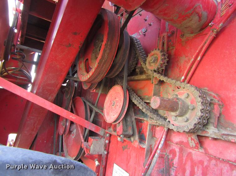 image for item DD8689 1974 White 7300 combine