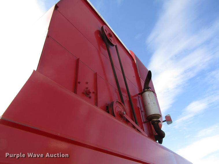 image for item DD8689 1974 White 7300 combine