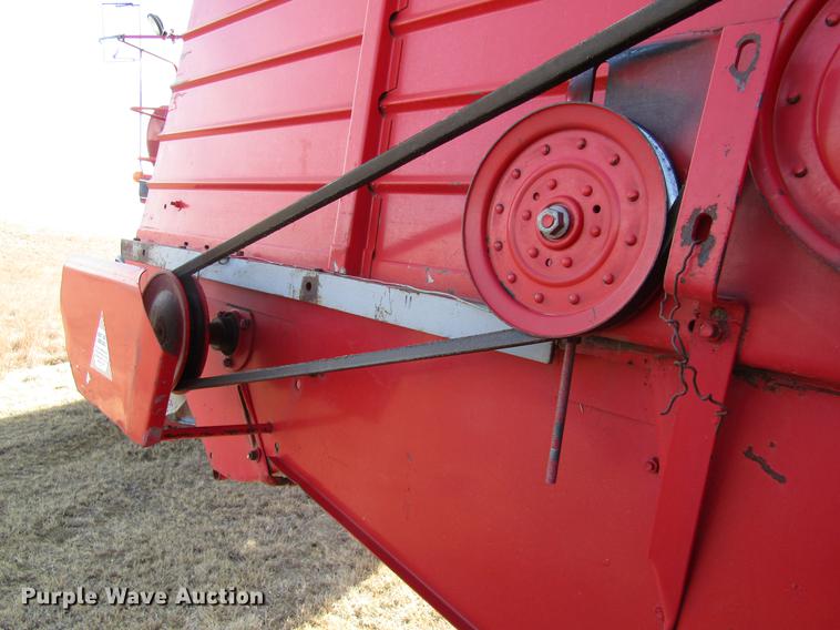 image for item DD8689 1974 White 7300 combine