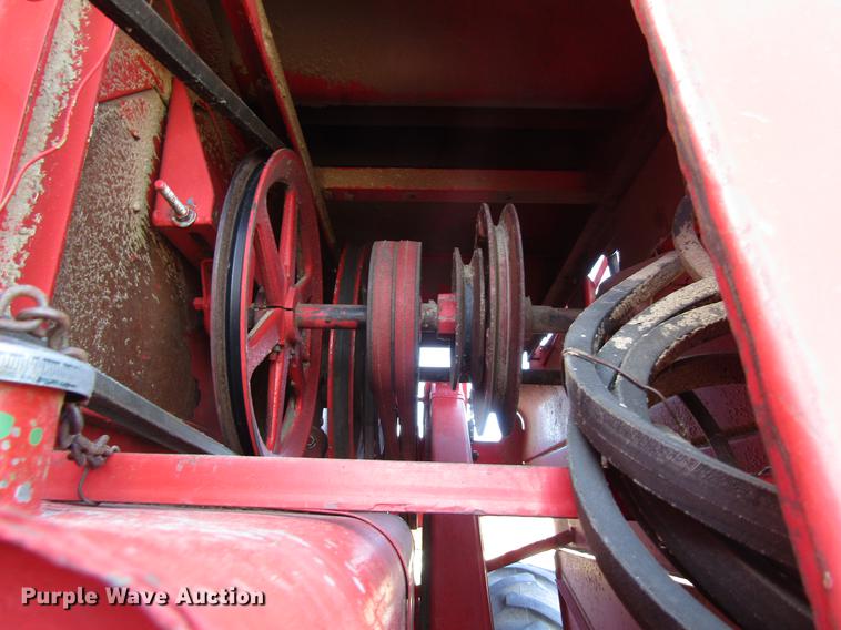image for item DD8689 1974 White 7300 combine