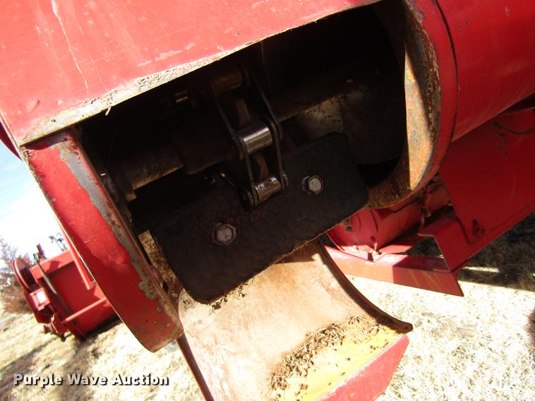 image for item DD8689 1974 White 7300 combine